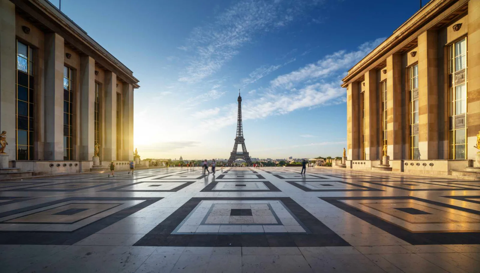 Place du Trocadéro avec vue sur la Tour Eiffel, quartier de Chaillot dans le 16ème arrondissement de Paris